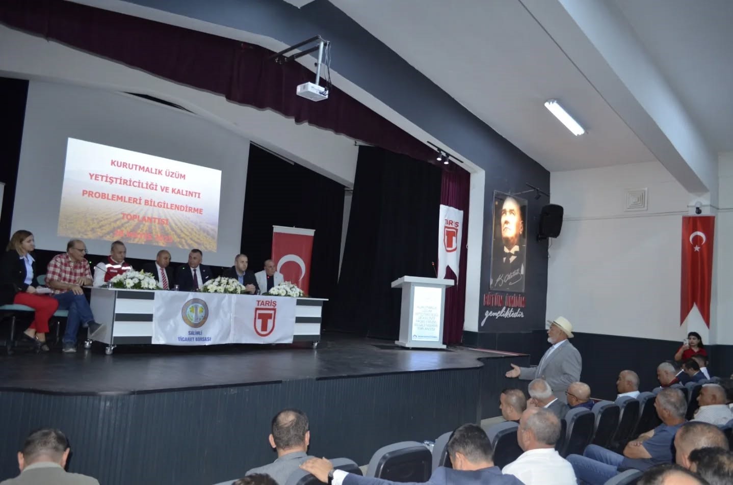 Salihli’de Üzüm Üreticileri Kalıntı Sorununa Çözüm Arıyor