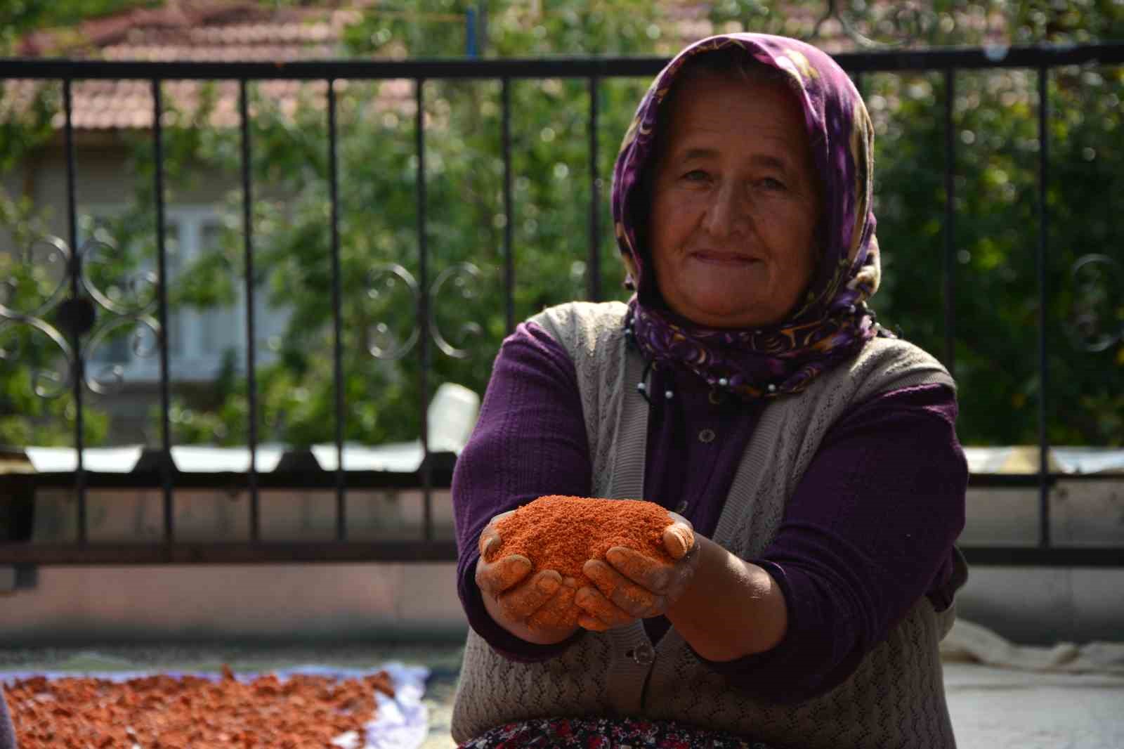 Demirci’de 16 Çeşit Tarhana: Maharetli Eller Kış Hazırlığında