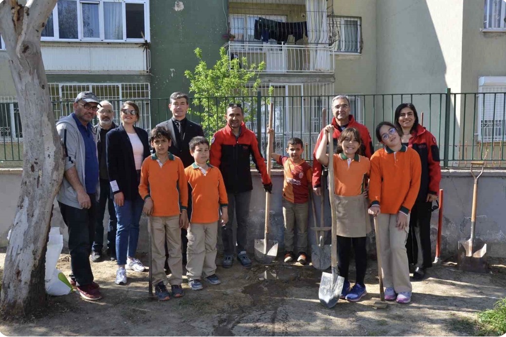 Manisa’da okul bahçeleri bağa dönüşüyor