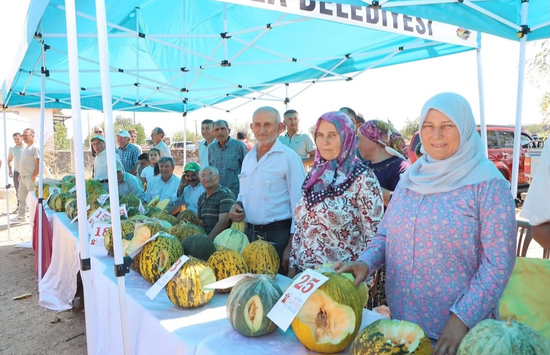 Kula Ayvatlar’da Kavun Festivali Coşkusu