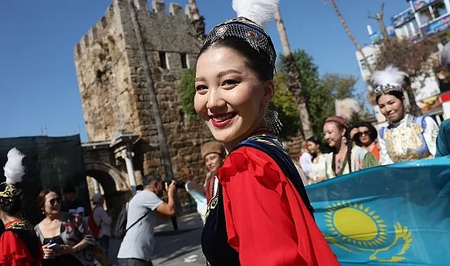 3. Uluslararası Antalya Yörük Türkmen Festivali Yörük Göçüyle Başladı 3. Uluslararası Antalya Yörük Türkmen Festivali Yörük Göçüyle Başladı